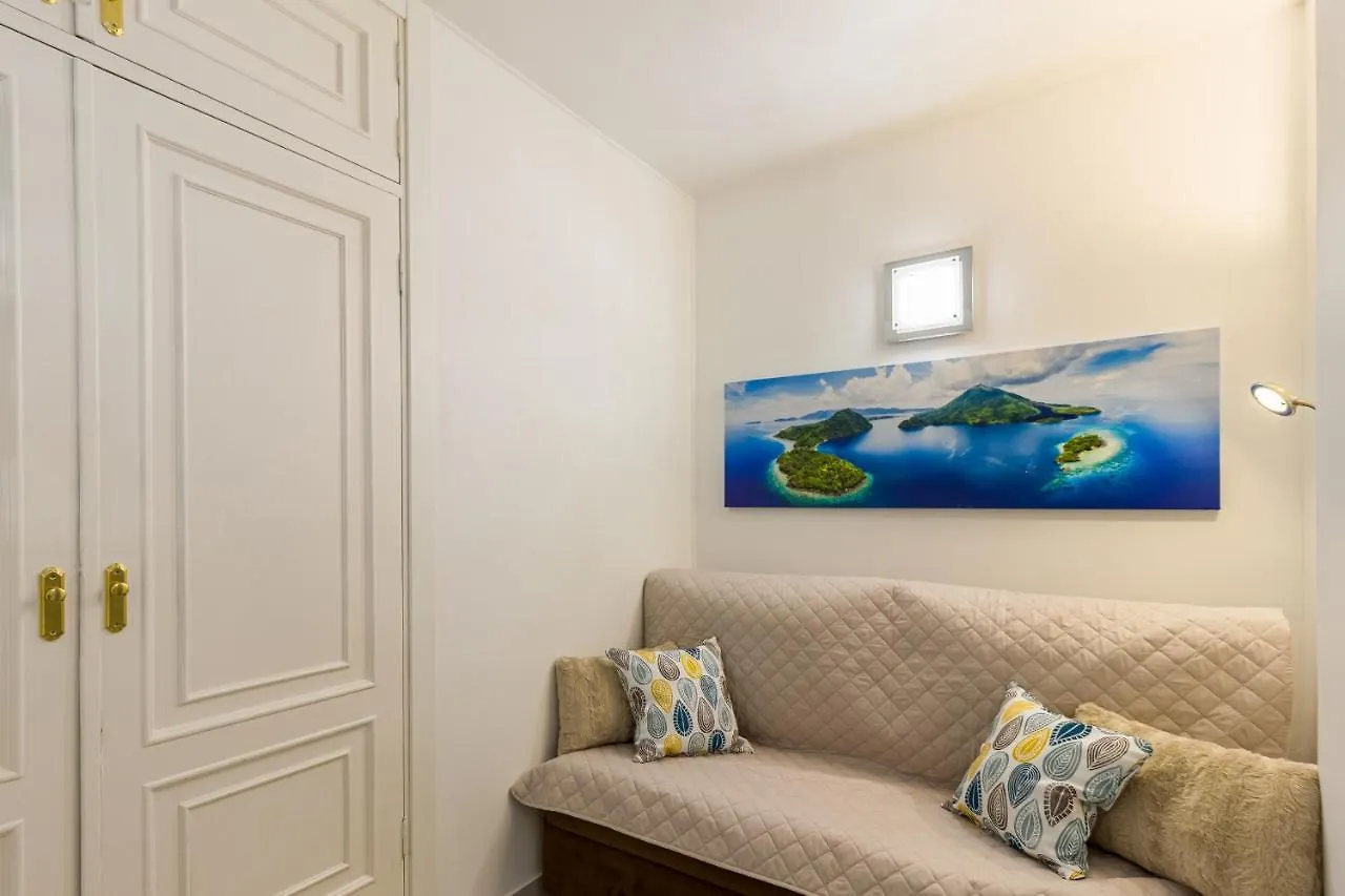 Fantasticstylish & Aircon, Near Lasamericas Beach Playa de las Américas 0*,  Espagne